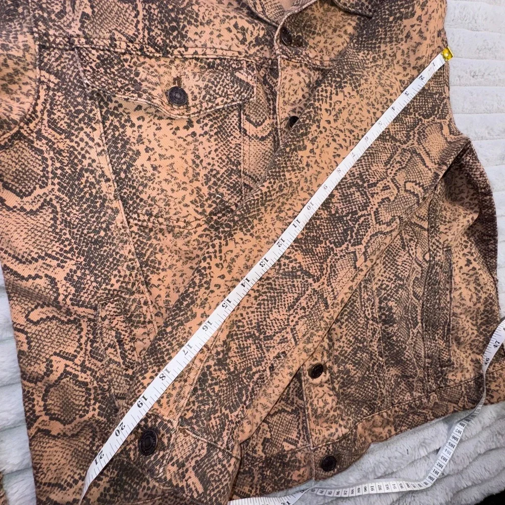 Free People Jacket Womens Medium Trucker Brown Snake Print Denim‎ Button Front - Picture 8 of 9